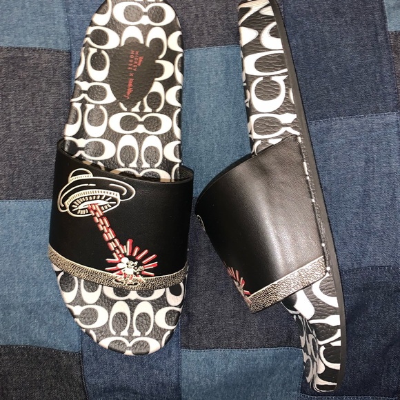 DISNEY MICKEY MOUSE X KEITH HARING SLIDE - Picture 2 of 4